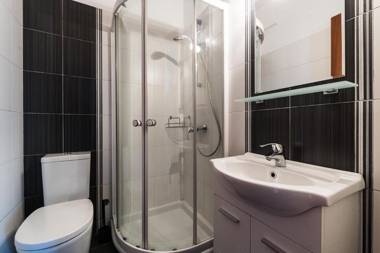 Alexander Apartments Airport