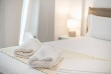 Elegant Koukaki Studio by Cloudkeys