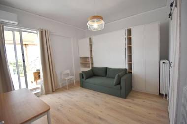 Penthouse Nea Smirni