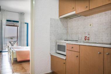 Metaxatos Apartments