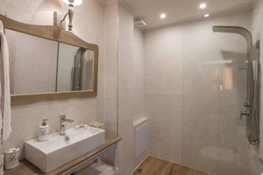 AlmondHouse Suites with Fireplace - ADULTS ONLY