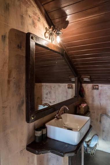 Lykovrisi Guest House