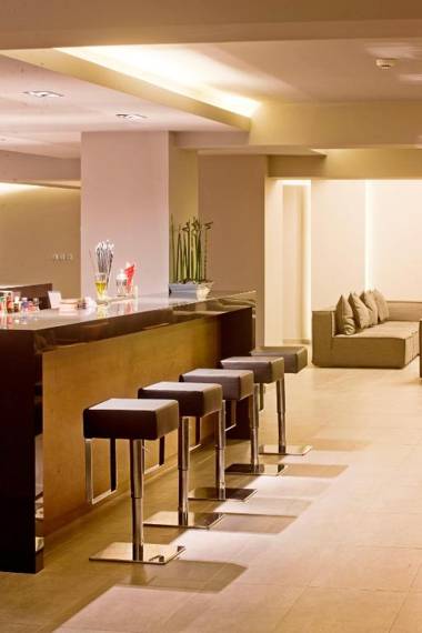 Oktober Downtown Rooms