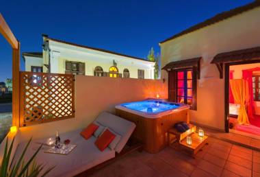 Nikos Takis Fashion Boutique Hotel