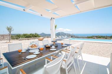 Francis & Gregorys Luxury Villas