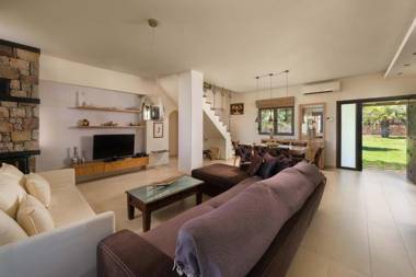 Blue & Green View Villa