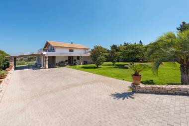 Blue & Green View Villa