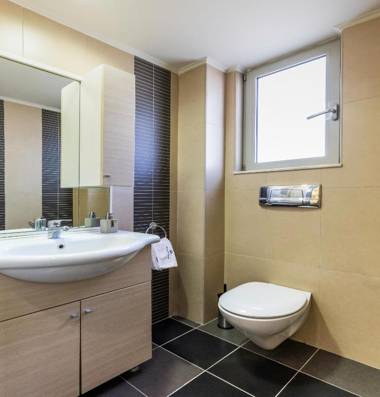 Rhodes Central Suite