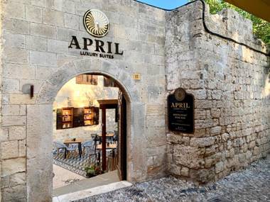 April Luxury Suites - Adults Only