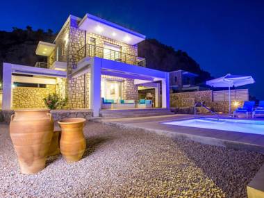 Beautiful villa in Kalythie with pool