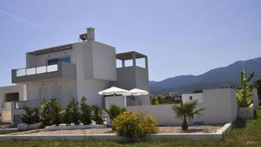 Xenos Villa 3 - Luxury Villa With Private Pool Near The Sea.