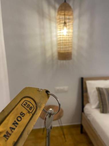 Manos Pension