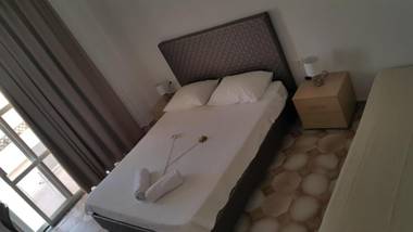 Maroula Blue Studios & Suites