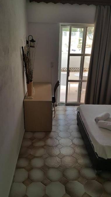 Maroula Blue Studios & Suites