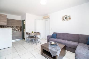 Toulas Studios & Apts No2