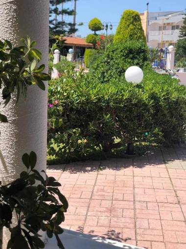 Lyristis Apartments Plus