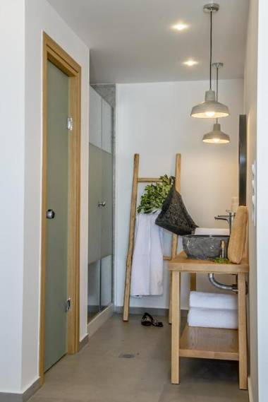 Laia Seafront Luxury Apartments