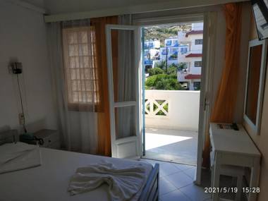 Renia Studios - 4 adults