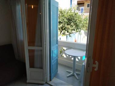 Renia Studios - 4 adults