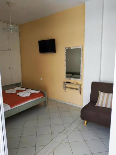 A small studio with a very big veranta