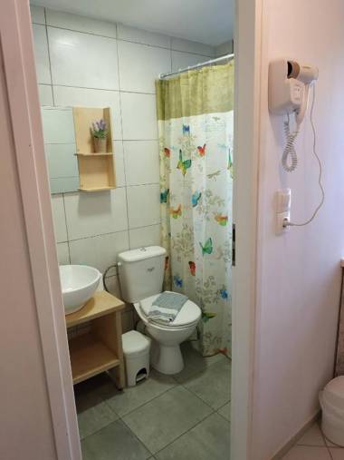 Small Apartment For 3 Pers 70meters From The Beach