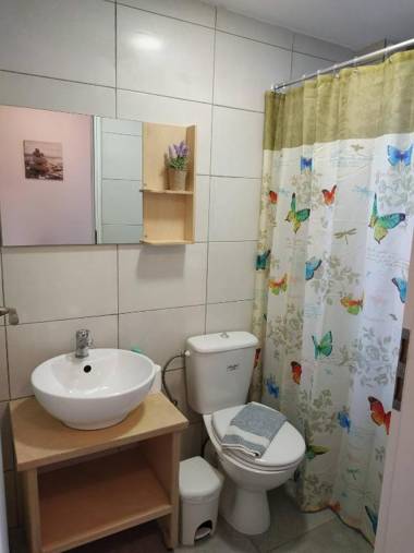 Small Apartment For 3 Pers 70meters From The Beach