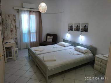 Renia Studios -Studio for 2 pers with a swimming pool