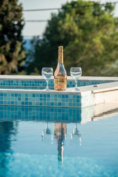 Villa CostaMare - enjoy lazy days on the private Pool-Jacuzzi