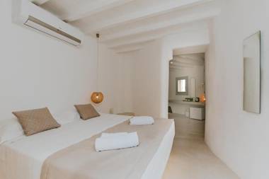 Paolas Τown Boutique Hotel