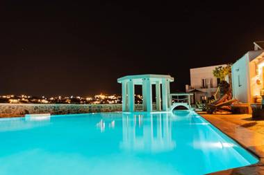 Peristeronas Village