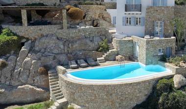 Villa in Psarou with private pool by Diles Villas