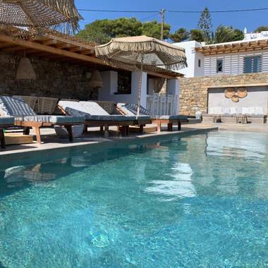 Trinity Mykonos - Villa & Beachfront Boutique Hotel