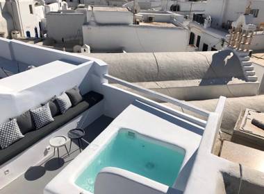 Roofs of Chora Town House with Rooftop Pool