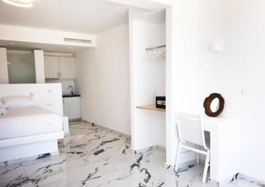 Bianco a Nero Mykonos