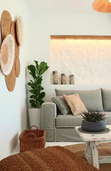 The Nine Graces - Kastraki