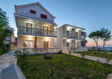 Villa Antonis Beachfront deluxe apartments