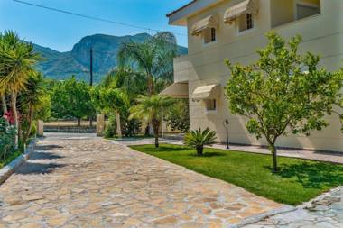 Oscar Villa & Studios