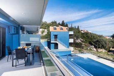 Endless Blue Luxury Apartment