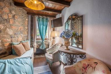 Dandy on the hill Kaimaktsalan Complex