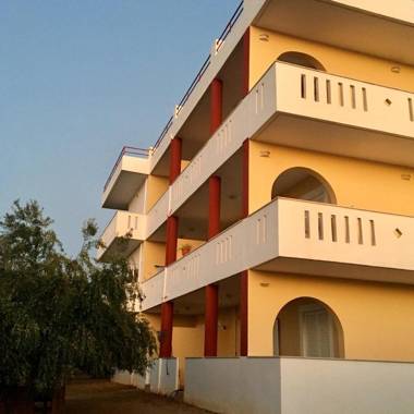 Manolis Apartments