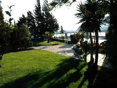 Chic Villa in Lefkogia Crete with Swimming Pool