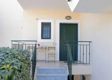 New-olivaholidayhomes - Boho Studio pool