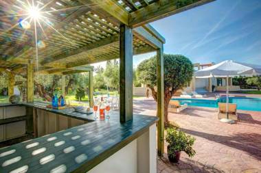 Astarte Villas - Istar Villa with Tennis Court