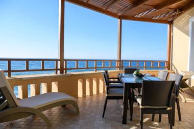 Captain's House Hotel Suites & Apartments