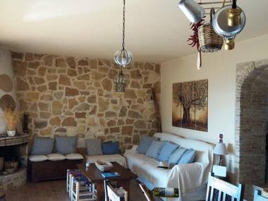 Spacious Holiday Home near Sea in Nerotrivia