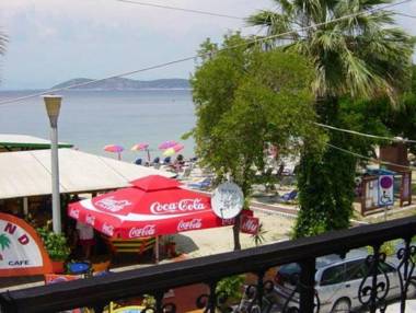 Captain's Beach Apartments