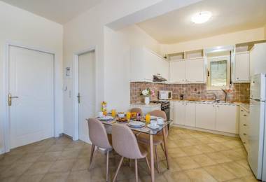 Dione apt. with Terrace near Kalathas beach