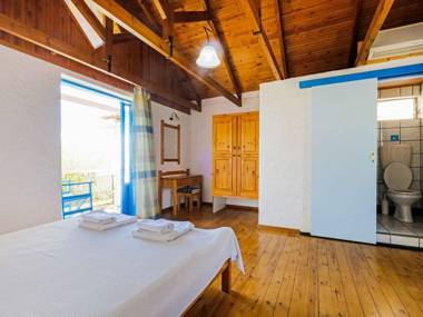 Aesthetic Holiday Home in Palaiochora near Seabeach