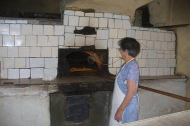 Authentic villa in little village 10 pers. at 15km from sea NW coast