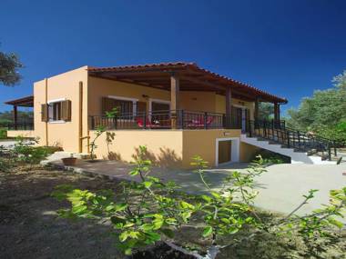 Nice villa on small beautiful complex of 3 villas communal pool NW coast